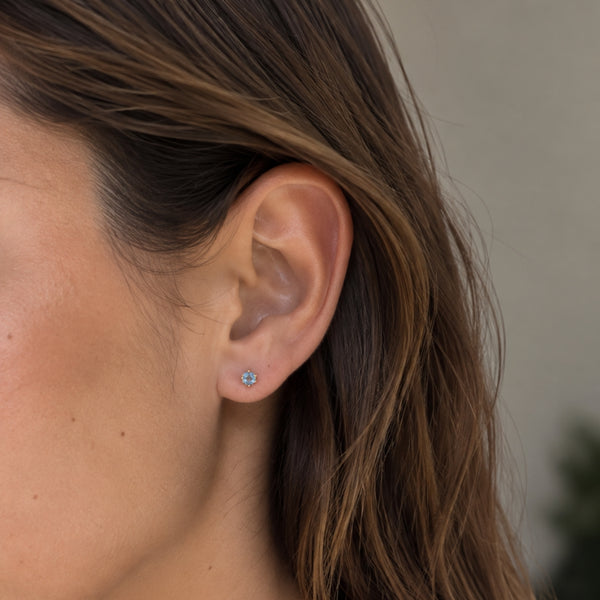 SIX-PRONG BLUE ZIRCONIA PIERCING