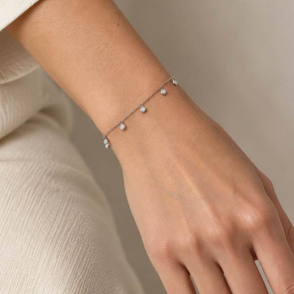 PULSERA CON CIRCONITAS EN CHATON COLGANTES