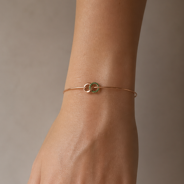 PULSEIRA RÍGIDA DUPLO ARO COM GRANADA TSAVORITA MARYAM