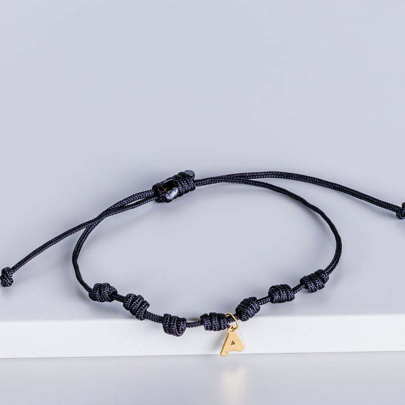 BRACELET INITIAL EN MACRAMÉ AVEC DIAMANT