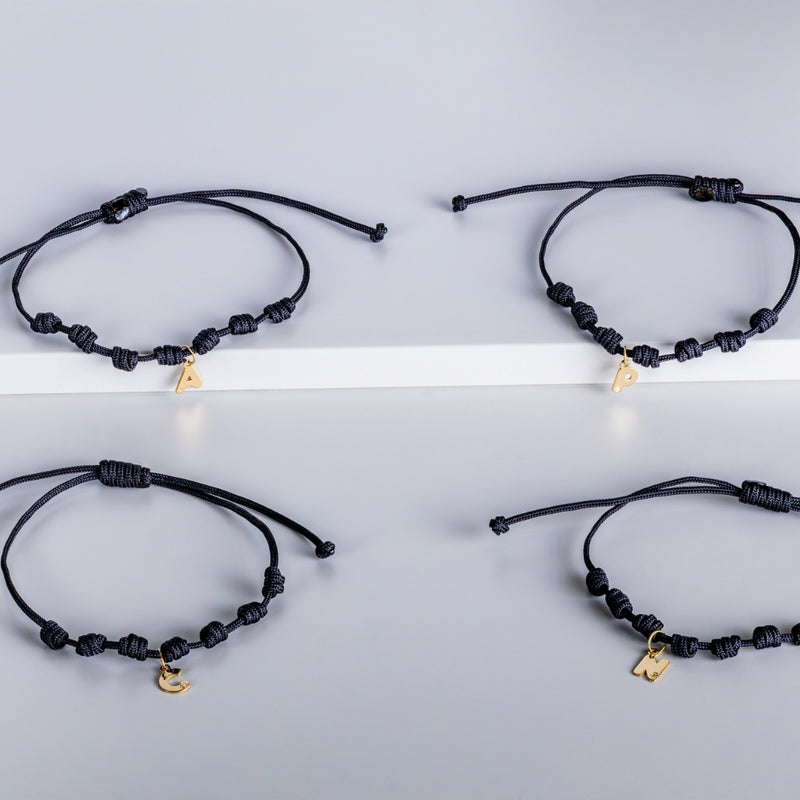BRACELET INITIAL EN MACRAMÉ AVEC DIAMANT