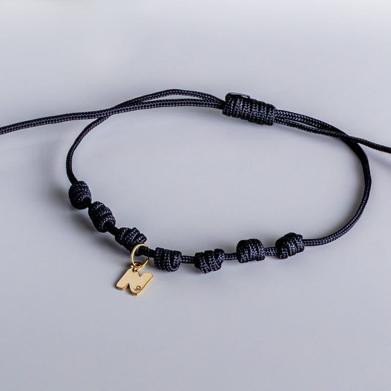BRACELET INITIAL EN MACRAMÉ AVEC DIAMANT