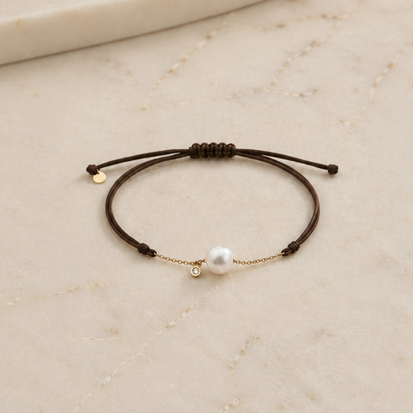 PULSERA MACRAME MARRON CADENA CON DIAMANTE Y PERLA