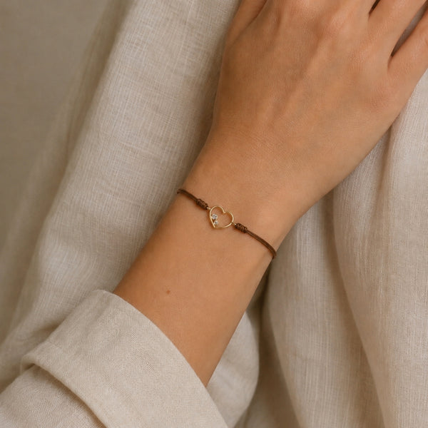 PULSERA MACRAME MARRON CORAZON CON DIAMANTES