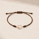 Pulseira macramé castanha com coração e diamantes