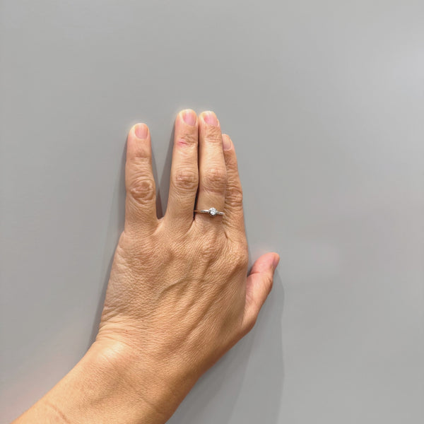 ANILLO SOLITARIO CIRCULO CON DIAMANTE 0.090 QUILATES ALOISIA