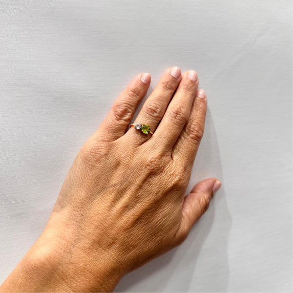 ANILLO CON OLIVINO Y TOPACIO AZUL MAHALIA