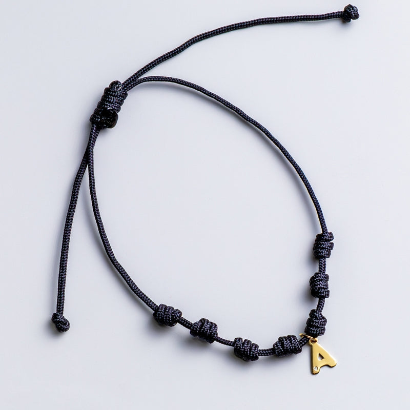 BRACELET INITIAL EN MACRAMÉ AVEC DIAMANT