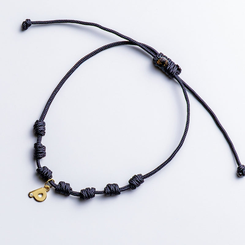 BRACELET INITIAL EN MACRAMÉ AVEC DIAMANT