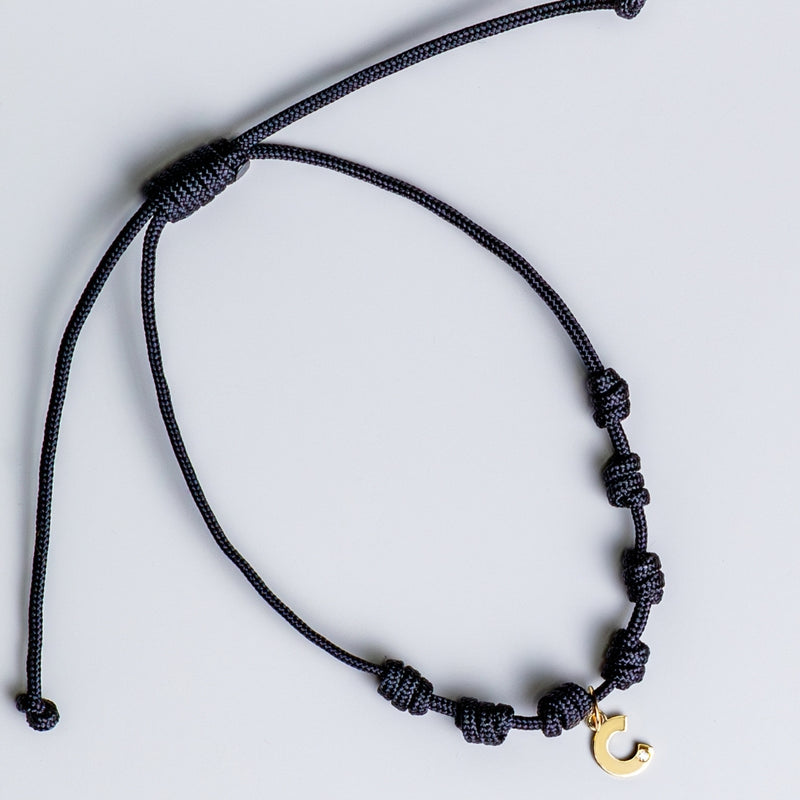 BRACELET INITIAL EN MACRAMÉ AVEC DIAMANT
