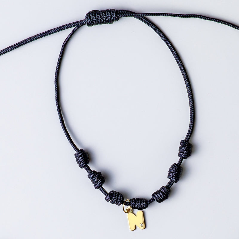 BRACELET INITIAL EN MACRAMÉ AVEC DIAMANT