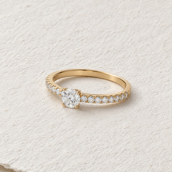 ANILLO DIAMANTE CENTRAL Y DIAMANTES LATERALES