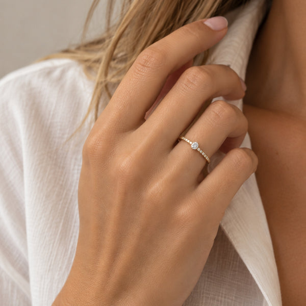 ANILLO DIAMANTE CENTRAL Y DIAMANTES LATERALES
