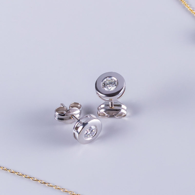 PENDIENTES CON DIAMANTE CHATON 0.16 QUILATES ASYA
