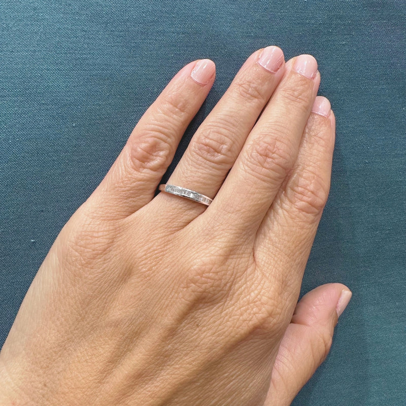 ANILLO MEDIA ALIANZA CON DIAMANTES 0.15 QUILATES JENNICA