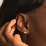 PENDIENTES CON DIAMANTE CHATON 0.30 QUILATES PUNTO DE LUZ