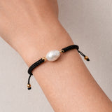 PULSEIRA MACRAMÉ COM PÉROLA BARROCA FORMA 3