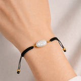 PULSERA MACRAME CON PERLA BARROCA FORMA 6