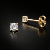 PENDIENTES CON DIAMANTE GARRAS 0.40 QUILATES PUNTO DE LUZ