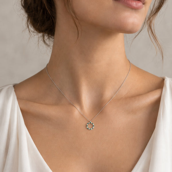 COLGANTE CIRCULO CON ESMERALDAS Y DIAMANTES