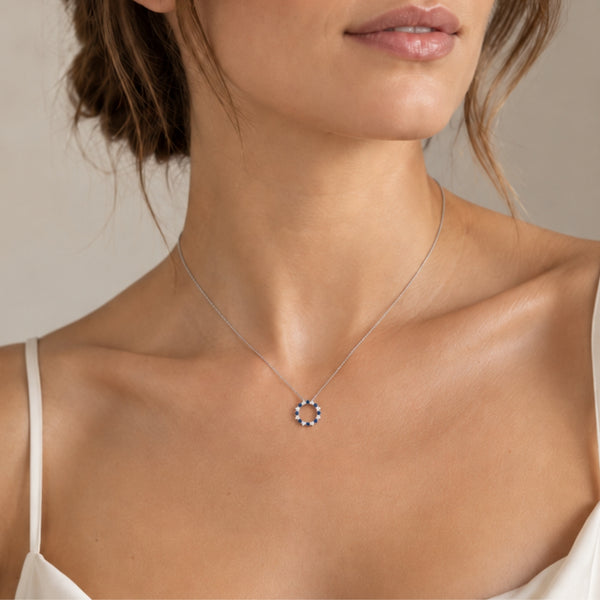COLGANTE CIRCULO CON ZAFIROS Y DIAMANTES