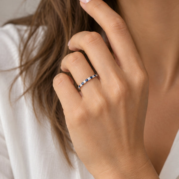ANILLO MEDIA ALIANZA CARRIL ZAFIROS Y DIAMANTES