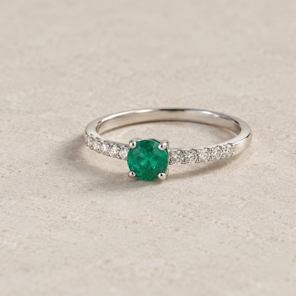 ANILLO ESMERALDA CON PAVE DE DIAMANTES