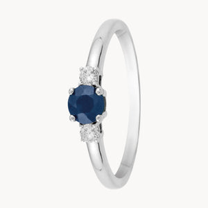 ANILLO ZAFIRO EN GARRAS CON DIAMANTES A LOS LADOS
