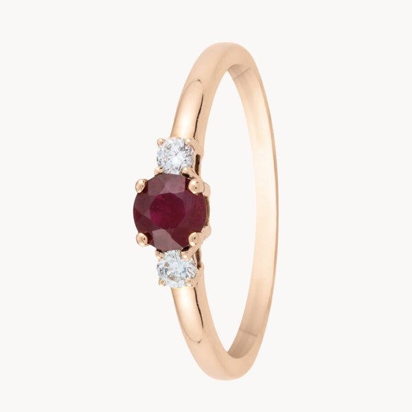 ANILLO RUBI EN GARRAS CON DIAMANTES A LOS LADOS
