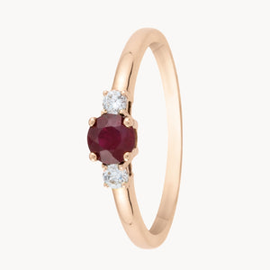 ANILLO RUBI EN GARRAS CON DIAMANTES A LOS LADOS