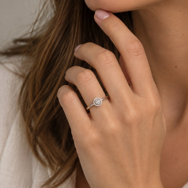ANILLO HALO DIAMANTES BRILLANTE Y BAGUETTE