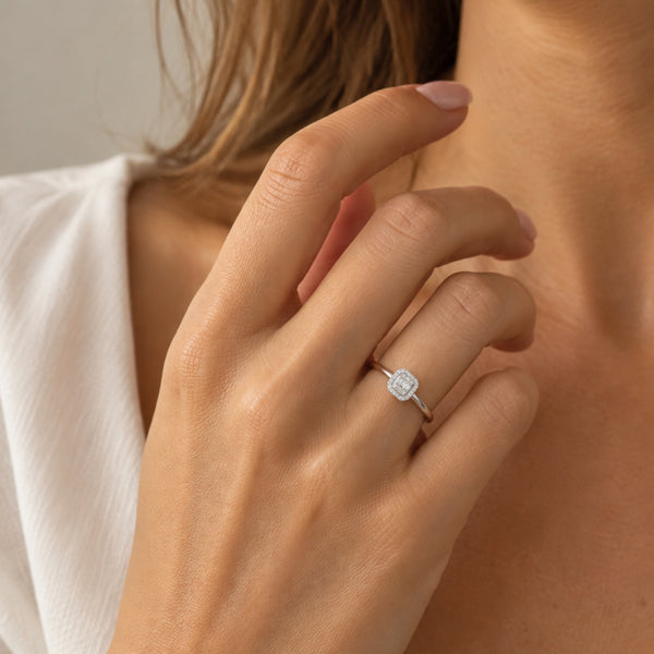 ANILLO HALO OCTOGONAL CON DIAMANTES BRILLANTE Y BAGUETTE