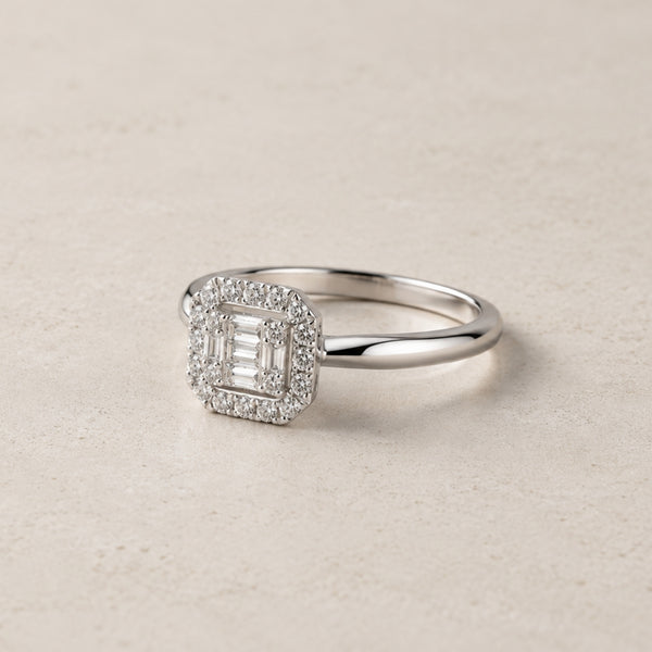 ANILLO HALO OCTOGONAL CON DIAMANTES BRILLANTE Y BAGUETTE