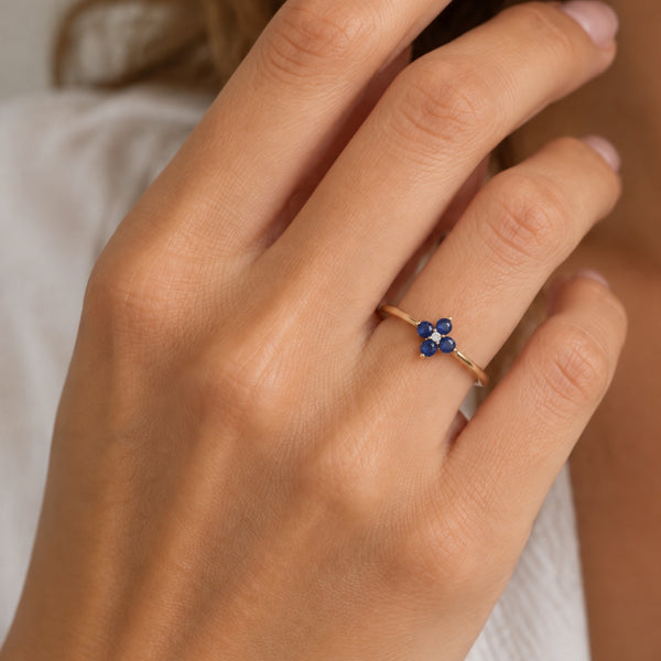 ANILLO FLOR ZAFIROS CON DIAMANTE