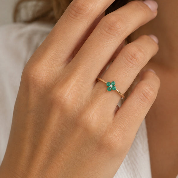 ANILLO FLOR ESMERALDAS CON DIAMANTE