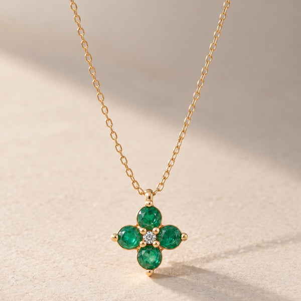 COLGANTE FLOR CON ESMERALDAS Y DIAMANTE