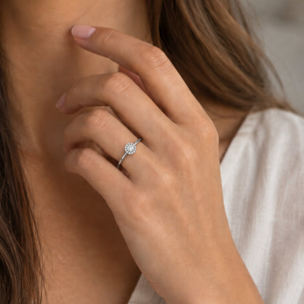 ANILLO DIAMANTE TALLA BRILLANTE CON HALO DE DIAMANTES