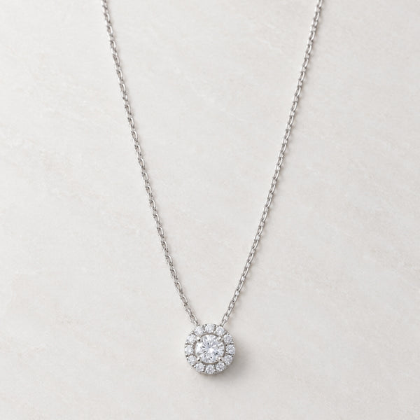 COLGANTE TALLA BRILLANTE CON HALO DE DIAMANTES