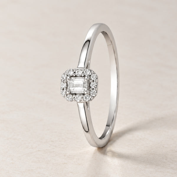 ANILLO DIAMANTE TALLA BAGUETTE CON HALO DE DIAMANTES