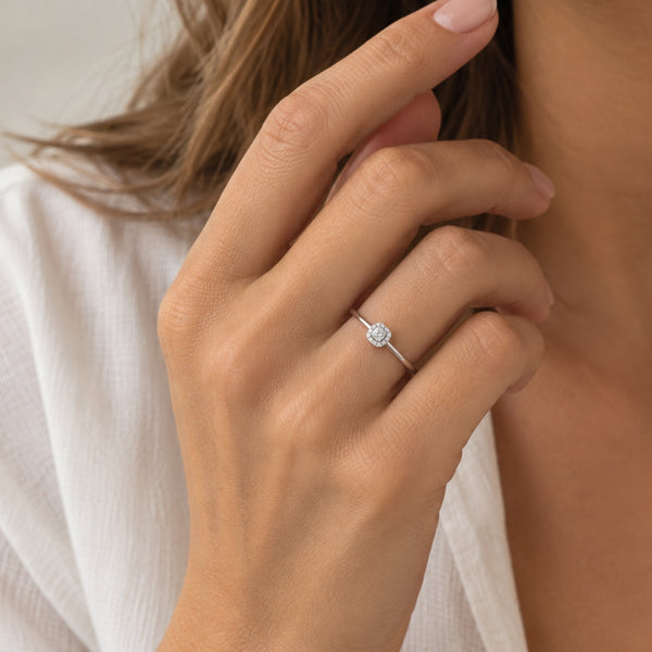 ANILLO DIAMANTE TALLA CUSHION CON HALO DE DIAMANTES