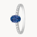 ANILLO ZAFIRO OVAL CON DIAMANTES LATERALES