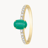 ANILLO ESMERALDA OVAL CON DIAMANTES LATERALES