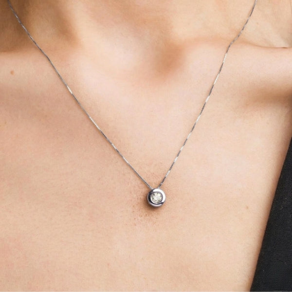 COLGANTE DIAMANTE CHATON 0.25 QUILATES PUNTO DE LUZ