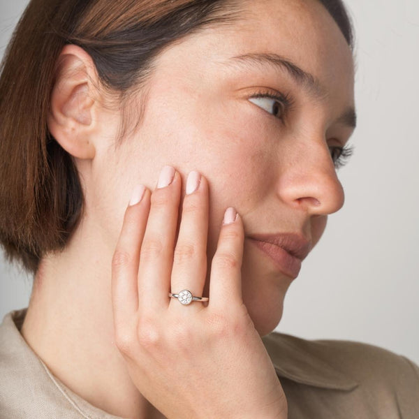 Anillo solitario de Oro blanco 18kt con diamantes 0.28 quilates Caitlin