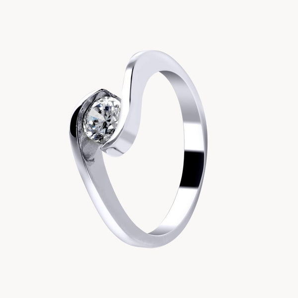 Anillo solitario cruzado Oro blanco 18kt con diamante 0.50 quilates Pia