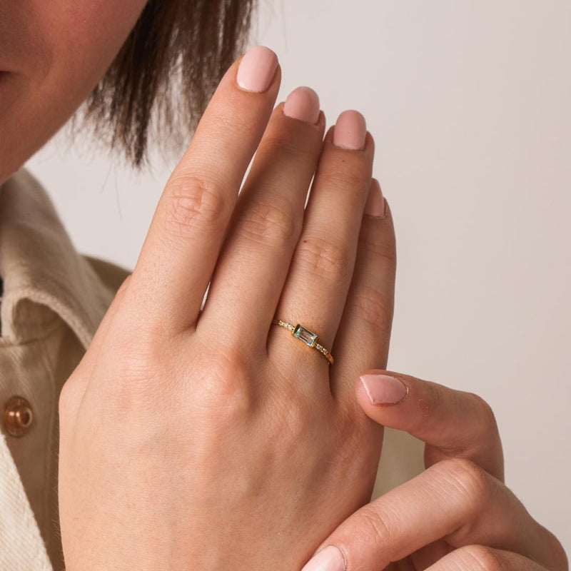 Anillo Oro 18kt con topacio azul y diamantes Krista