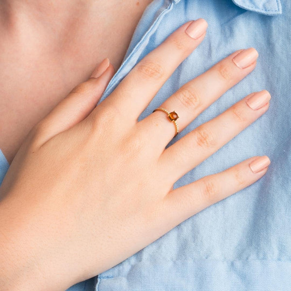 Anillo Oro 18 kilates con turmalina naranja y diamantes Amaranta