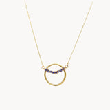 Colgante Oro 18kt con circulo y carril con circonitas de color Gia