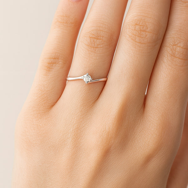 ANILLO SOLITARIO CON DIAMANTE 0.10 QUILATES GARNET