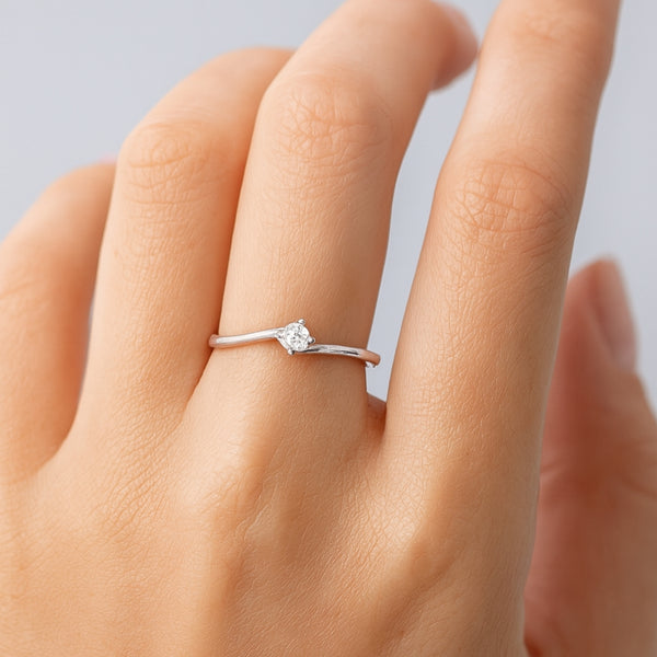 ANILLO SOLITARIO CON DIAMANTE 0.13 QUILATES GARNET